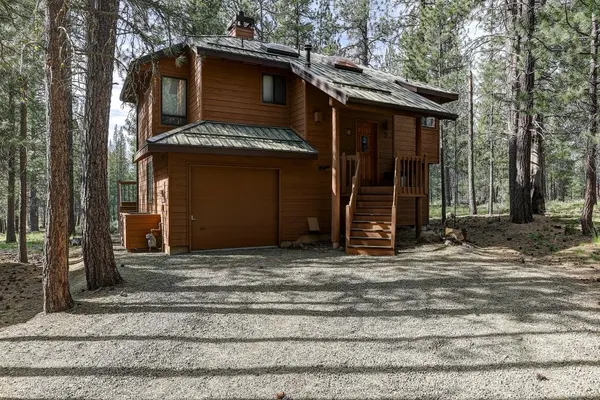 Photo 1 - 7 Cedar Private Cul-de-sac include Hot Tub with Forest View