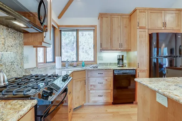 Photo 1 - 7 Cedar Private Cul-de-sac include Hot Tub with Forest View