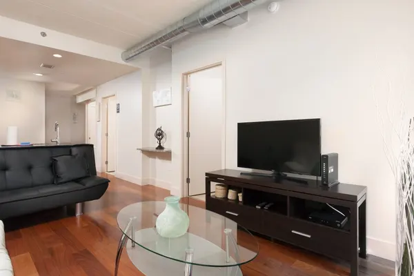 Photo 1 - Pet Friendly 2BR Apartment in Rittenhouse,