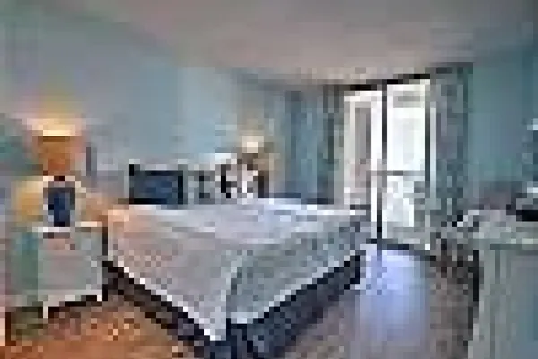 Photo 1 - Crescent Sands I D5