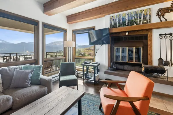 Photo 1 - Spacious & Updated Plaza Condo - No Cleaning Fee!