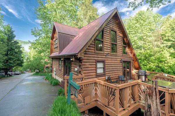 Photo 1 - The Cub House - Rustic 2 Bedroom Cabin Near Great Smoky Arts & Crafts Community