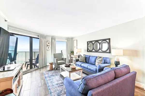 Photo 1 - IR 405 Stunning is the only word to describe a unit that has been totally redone