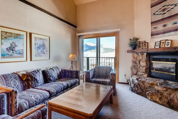 Photo 1 - Unique, Mountain 4 BR Condo