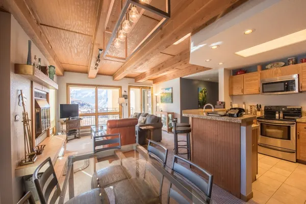 Photo 1 - 2BR Condo with Gorgeous Remodeled Kitchen