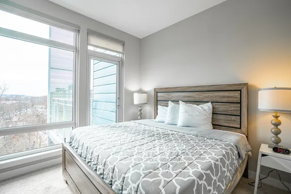 Photo 1 - Two Bedroom apartment near waterfront