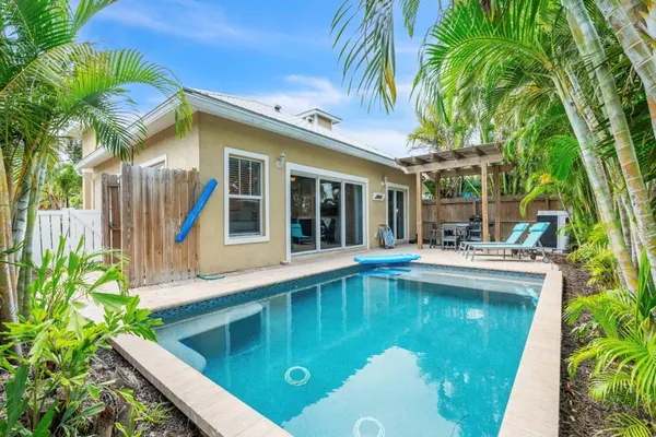 Photo 1 - Sapphire Beach House