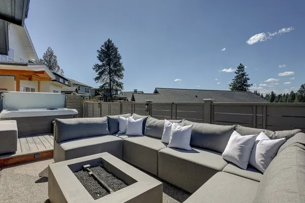 Photo 1 - Ruby Peak Spacious & Comfortable Home - 30 day minimum