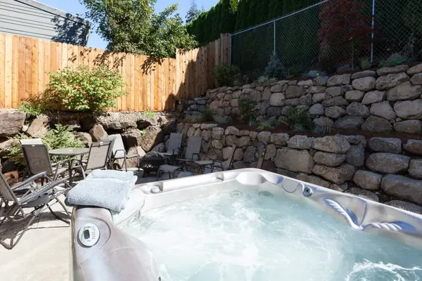 Photo 1 - NEW Condo Downwider with Hot Tub, Minutes Away from The Columbia River Gorge