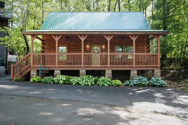 Photo 1 - Black Bear Retreat - Large Rustic Cabin Perfect for Families!