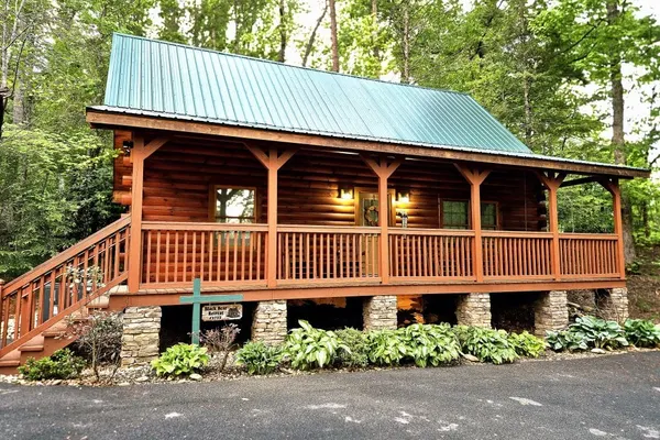 Photo 1 - Black Bear Retreat - Large Rustic Cabin Perfect for Families!