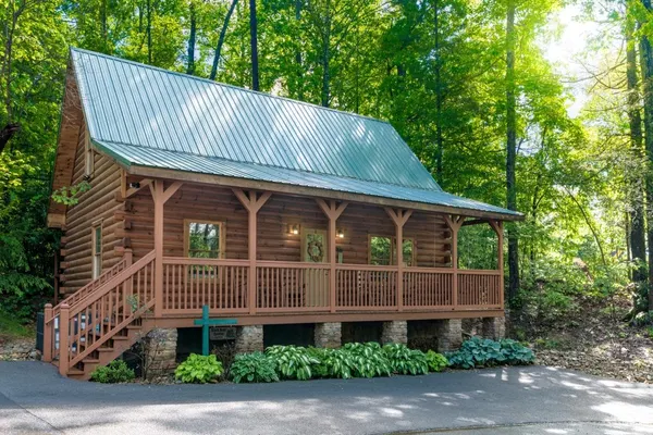 Photo 1 - Black Bear Retreat - Large Rustic Cabin Perfect for Families!