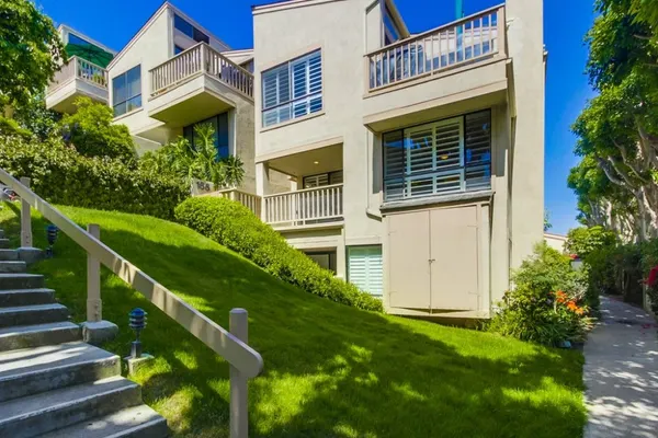 Photo 1 - Beachfront Townhome in Solana Beach features Private Den SS166