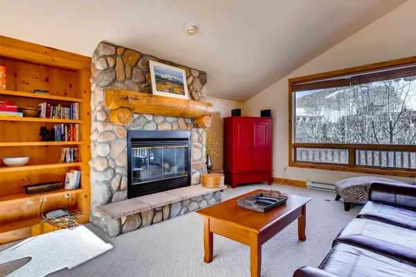 Photo 1 - 3Br Townhome with Mountain Views & Garage