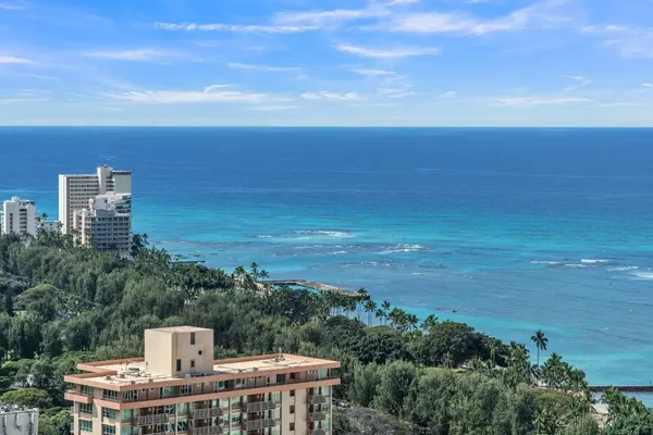 Photo 1 - Waikiki Banyan Condo With Panoramic 37th Floor Ocean Views