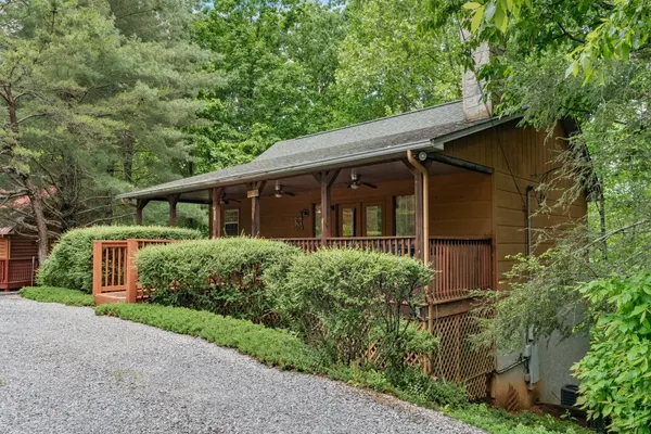 Photo 1 - Mountain Dew - Rustic 2 Bedroom Cabin Near Great Smoky Mountain NP