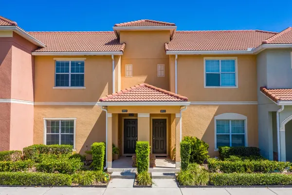 Photo 1 - 4 bedroom townhouse with a private pool!