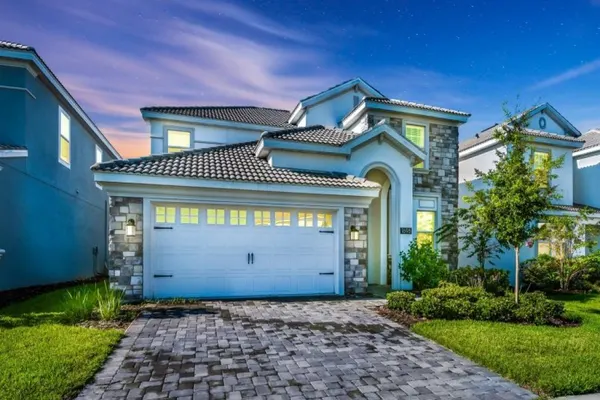 Photo 1 - 6 bedroom home with a private pool!