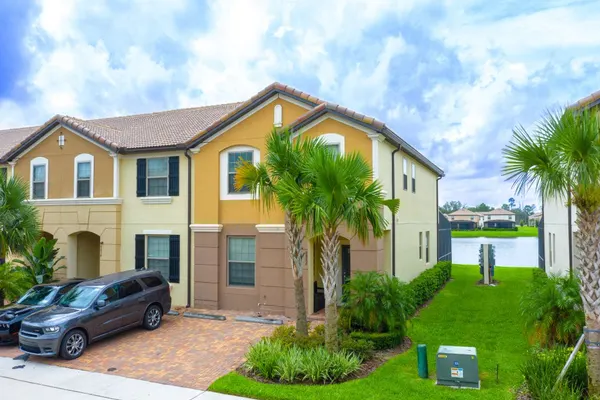 Photo 1 - 5 bedroom townhouse with a private pool!