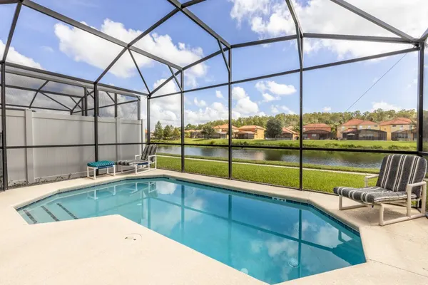 Photo 1 - 4 bedroom townhouse with a private pool!