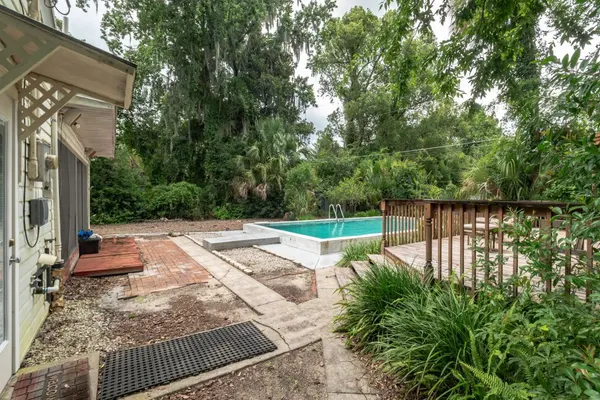 Photo 1 - Gainesville Apt with Pool, Walk to UF Campus