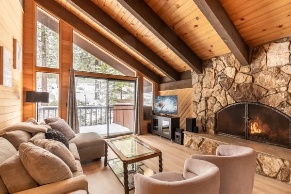 Photo 1 - Beautiful 4-Bedroom Contemporary Mountain Home in Northstar