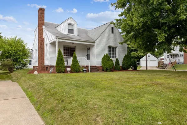 Photo 1 - Walk to Pro Football Hall of Fame! 4BR Home