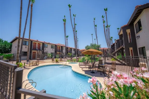 Photo 1 - 1 bedroom apartment with hot tub!