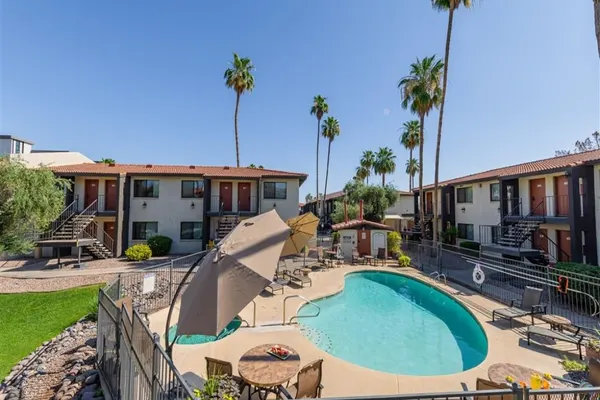 Photo 1 - 1 bedroom apartment with hot tub!