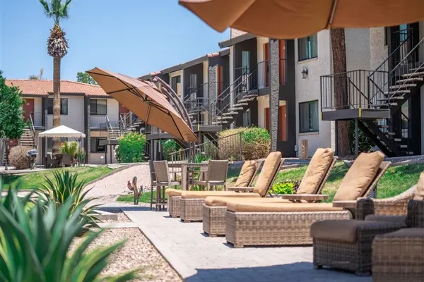 Photo 1 - Scottsdale's premium short term getaway, Fully furnished 1 bedroom homes, FREE Golf, cable, utilities, Wi-Fi, parking, pool, and bike trails- Unit 231