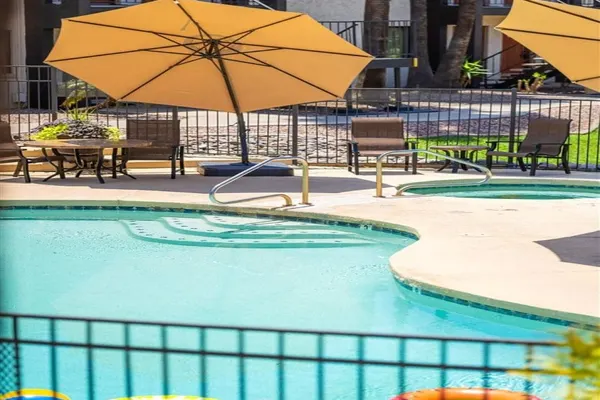 Photo 1 - 1 bedroom apartment with hot tub!