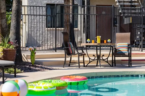 Photo 1 - 1 bedroom apartment with hot tub!