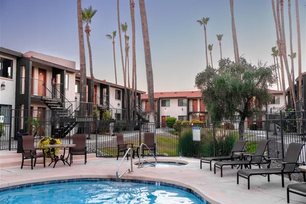 Photo 1 - 1 bedroom apartment with hot tub!