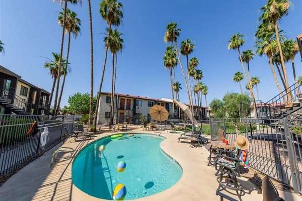 Photo 1 - 1 bedroom apartment with hot tub!
