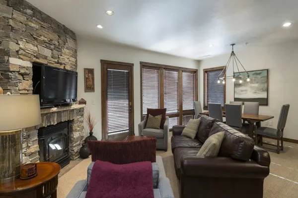 Photo 1 - 2 Bedroom Condo with Spa - Silver Baron Lodge