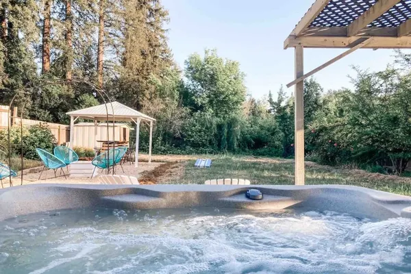Photo 1 - Close to River & Wineries, 2BR Cottage with Hottub