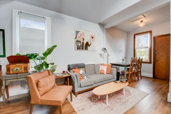 Photo 1 - Charming Vintage 2BR Apartment in Oakland