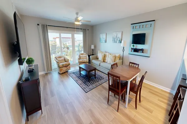 Photo 1 - Recently renovated 2 bedroom Short walk to the beach