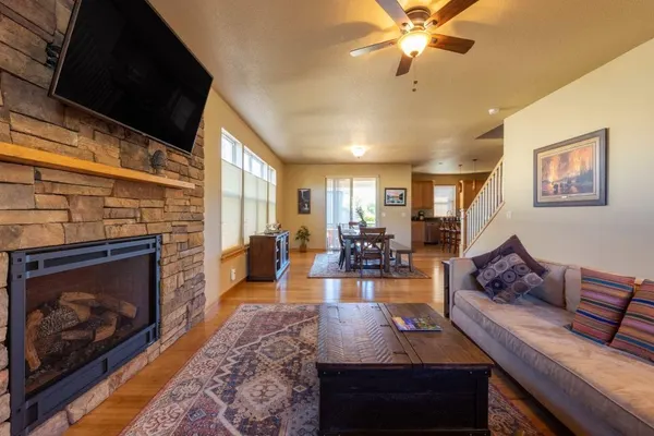 Photo 1 - Redtail 3 Bedroom with Spacious Kitchen and Covered Back Deck - 30 Day Stay