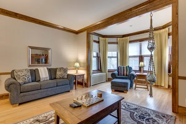 Photo 1 - Beautiful Three Bedroom Apartment near Loyola