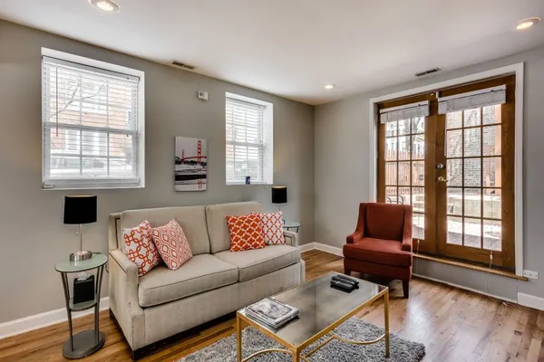 Photo 1 - 3 Level Coach House in Roscoe Village with Patio!