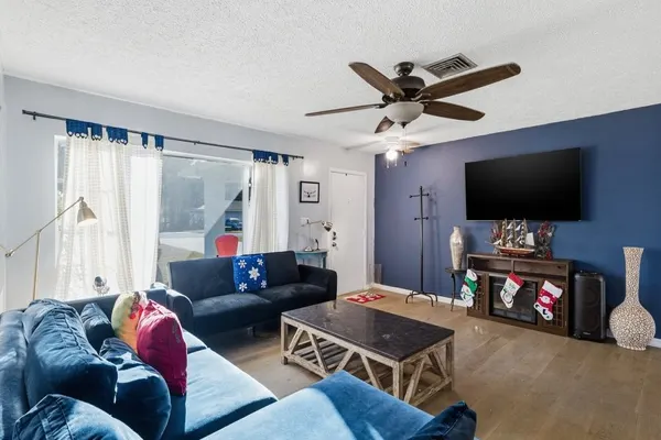 Photo 1 - The Lake Home - PET FRIENDLY!  A Beautiful Oasis In The Heart Of Florida!