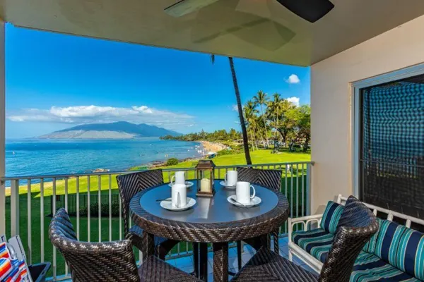Photo 1 - Royal Mauian #205