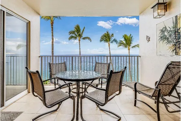 Photo 1 - ROYAL MAUIAN, #517