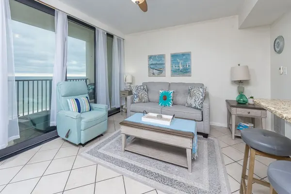 Photo 1 - Island Winds West 777