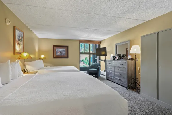 Photo 1 - Mountain Plaza Hotel Style Room with 2 Beds  #422