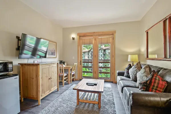 Photo 1 - Tucker Mountain Hotel Style Room with 1 Bed  #525A