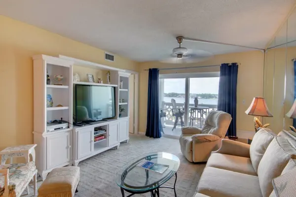 Photo 1 - 563 El Matador