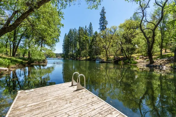 Photo 1 - Cozy Cabin On The Cove - Lakefront with Private Dock