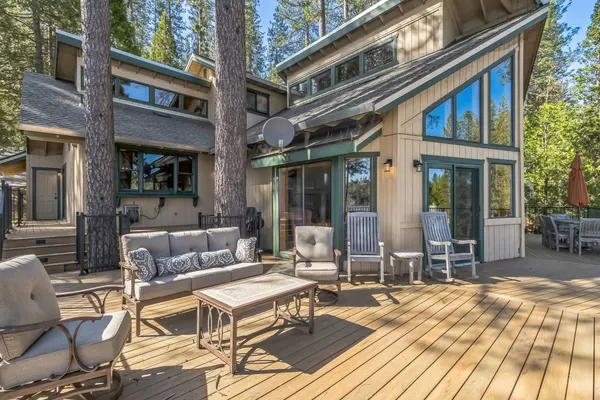 Photo 1 - Dos Pinos - Spacious Lakefront Cabin w/ Game Room